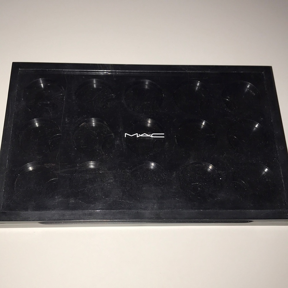 M.A.C eyeshadow Pro palette